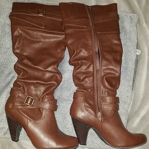 Brown buckle boots